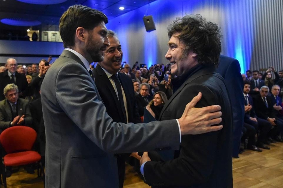 Pullaro en una relación que va y viene con el presidente Milei.