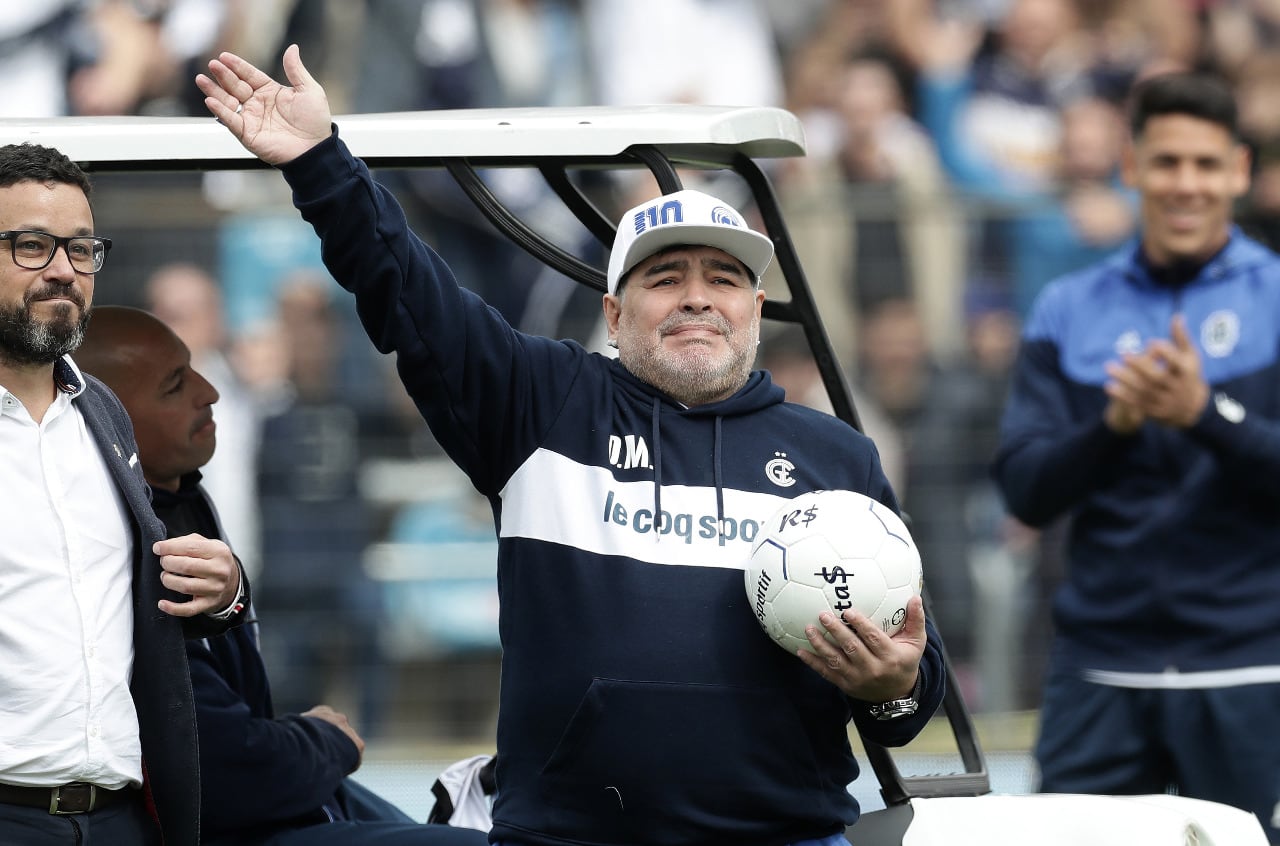 Diego Maradona, DT de Gimnasia.
