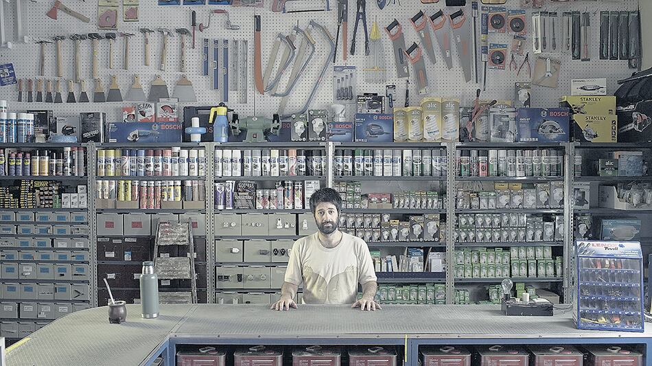 El protagonista de Crónicas ferreteras ofrece herramientas verbales, más allá de las de su oficio.