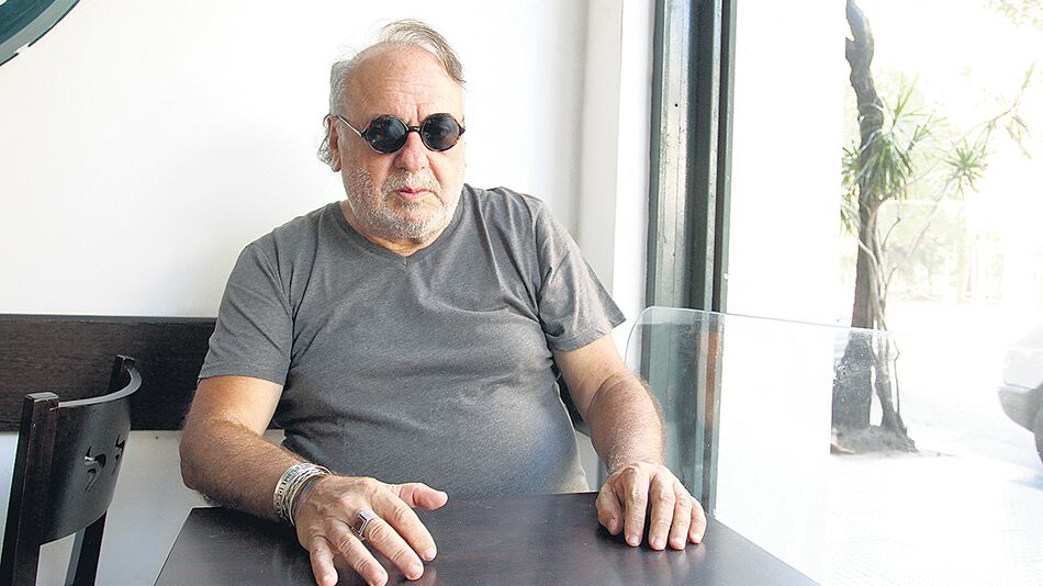 “Podemos no puede darse el lujo de sacudir todo un aparato histórico que por fin logró ser distinto”, afirma Alemán.