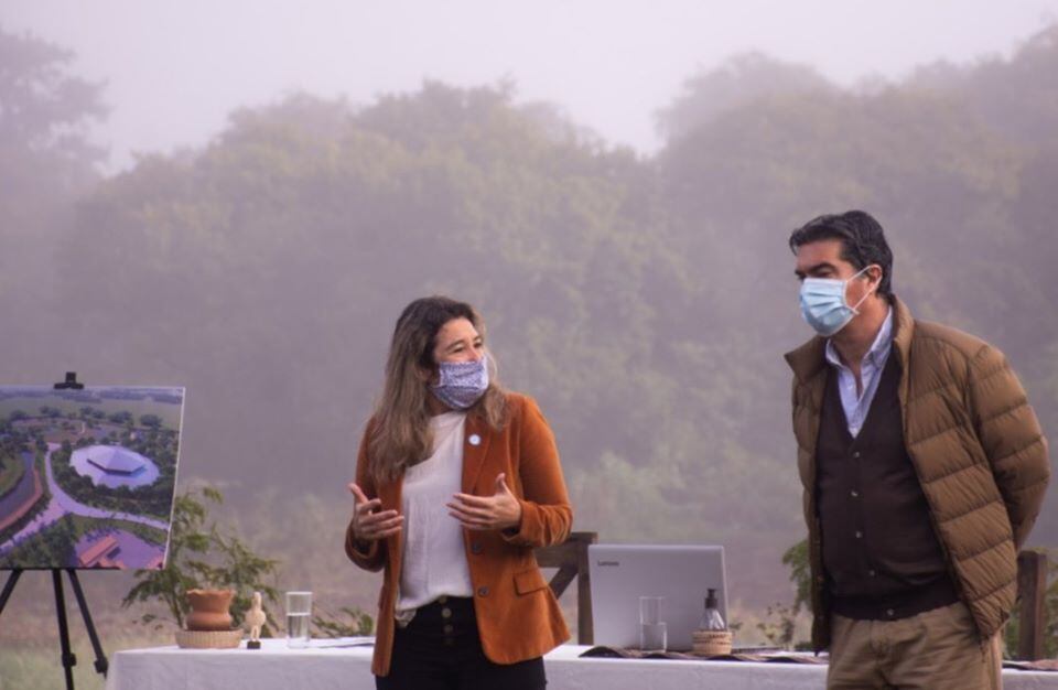 La secretaria de Desarrollo Territorial y Ambiente, Marta Soneira, junto al gobernador Jorge Capitanich.