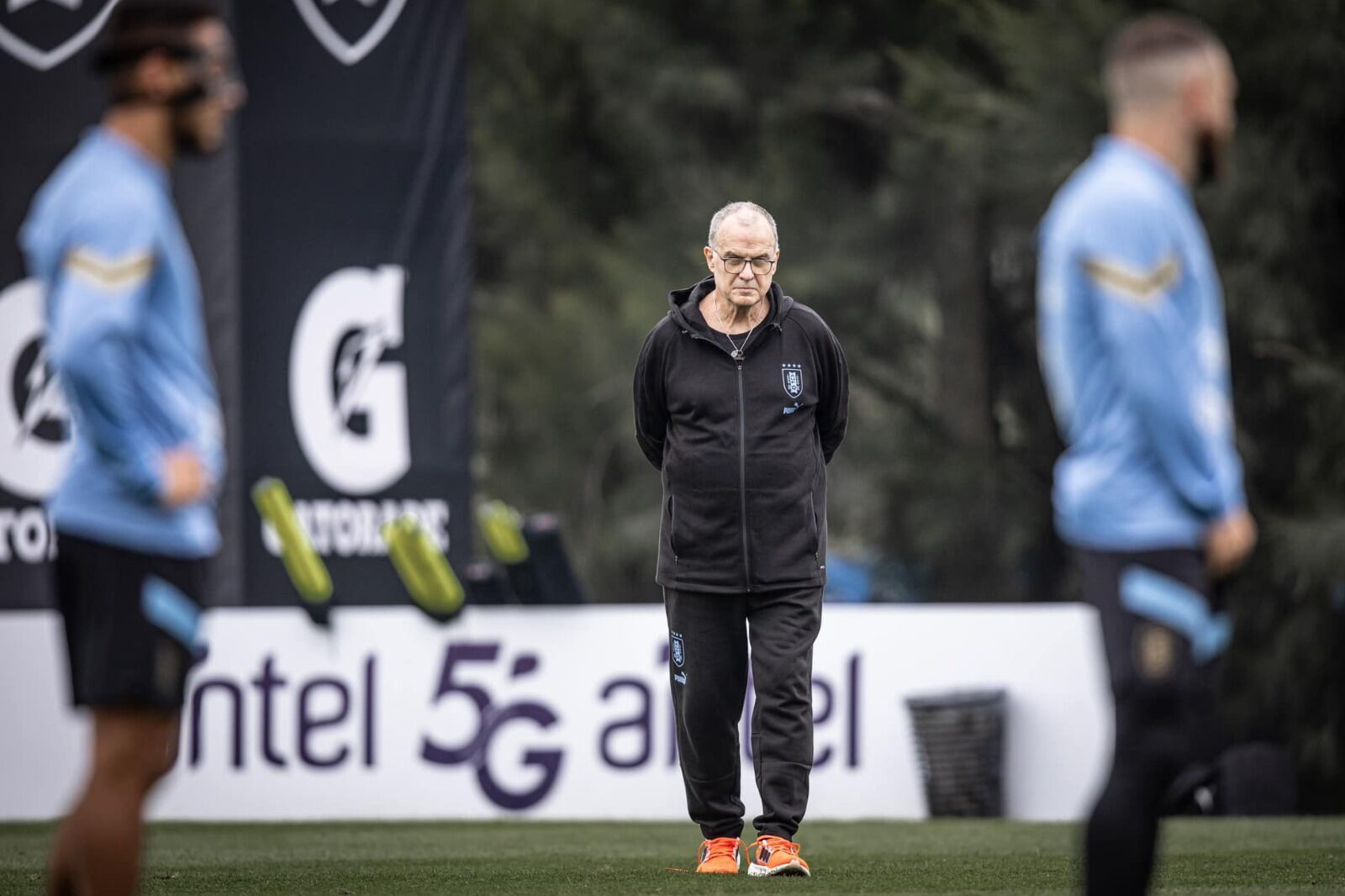 Bielsa arrancó con todo en Uruguay, pero la derrota en Ecuador les frenó el envión