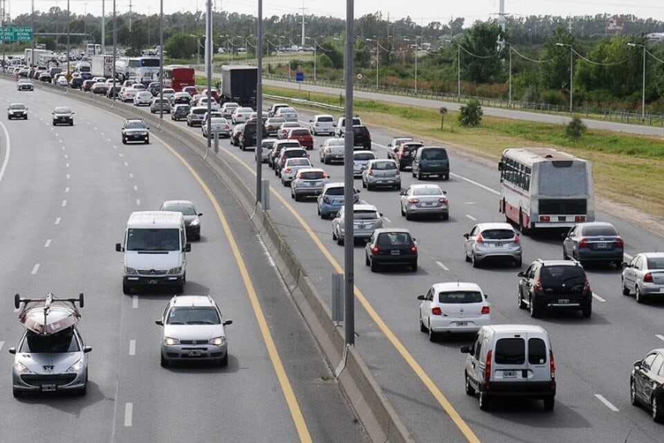 Habrá cerca de 50 radares de velocidad en las rutas que se dirigen desde la Ciudad de Buenos Aires a la Costa Atlántica. (Foto: Télam)
