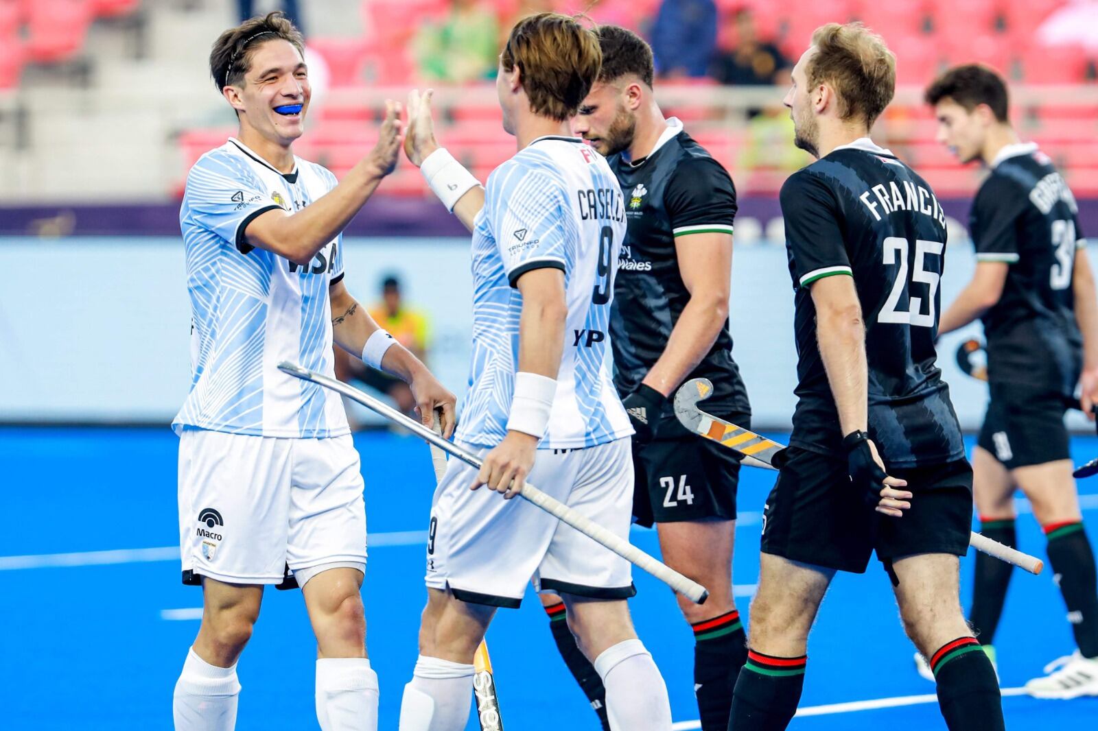 Sonrisas para la despedida del Mundial de Los Leones, que se fueron invictos