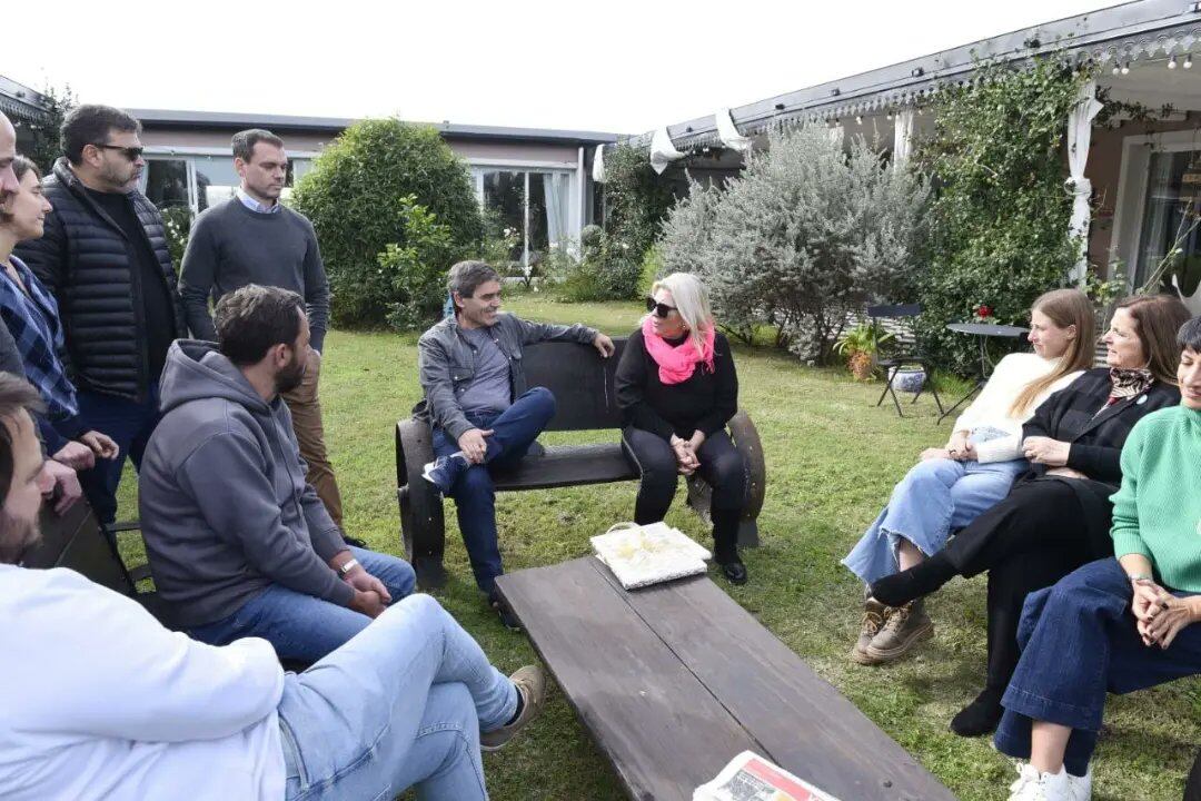 Carrió y Quirós en la quinta de Exaltación de la Cruz. 