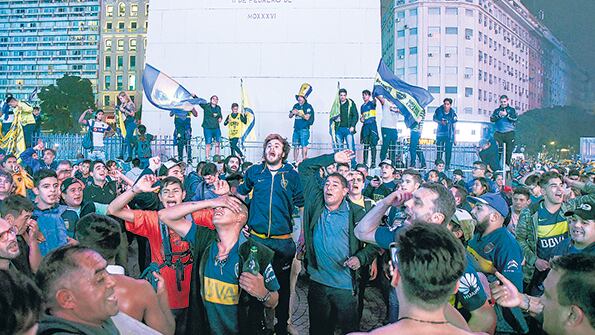 Festejo de los hinchas boquenses en el Obelisco.