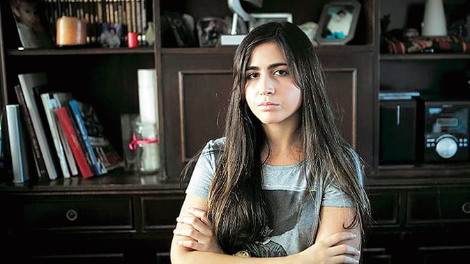 Belén López Peiró es periodista y tiene la misma edad que Thelma Fardin.