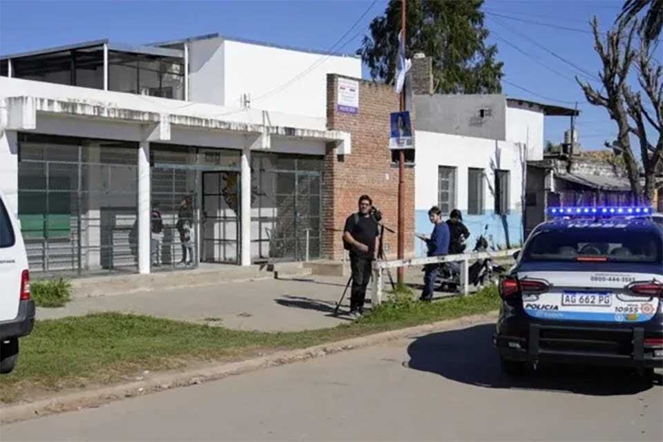 El estudiante fue hallado al mediodía en la calle, y se dio intervención a la Justicia de Menores.