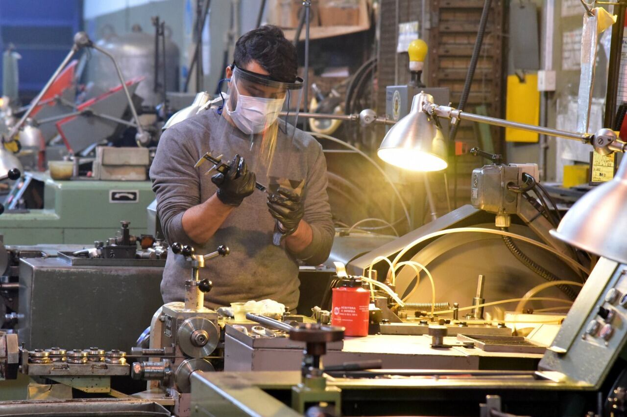 Los primeros datos de actividad de junio mostraron una suavización de la caída industrial.