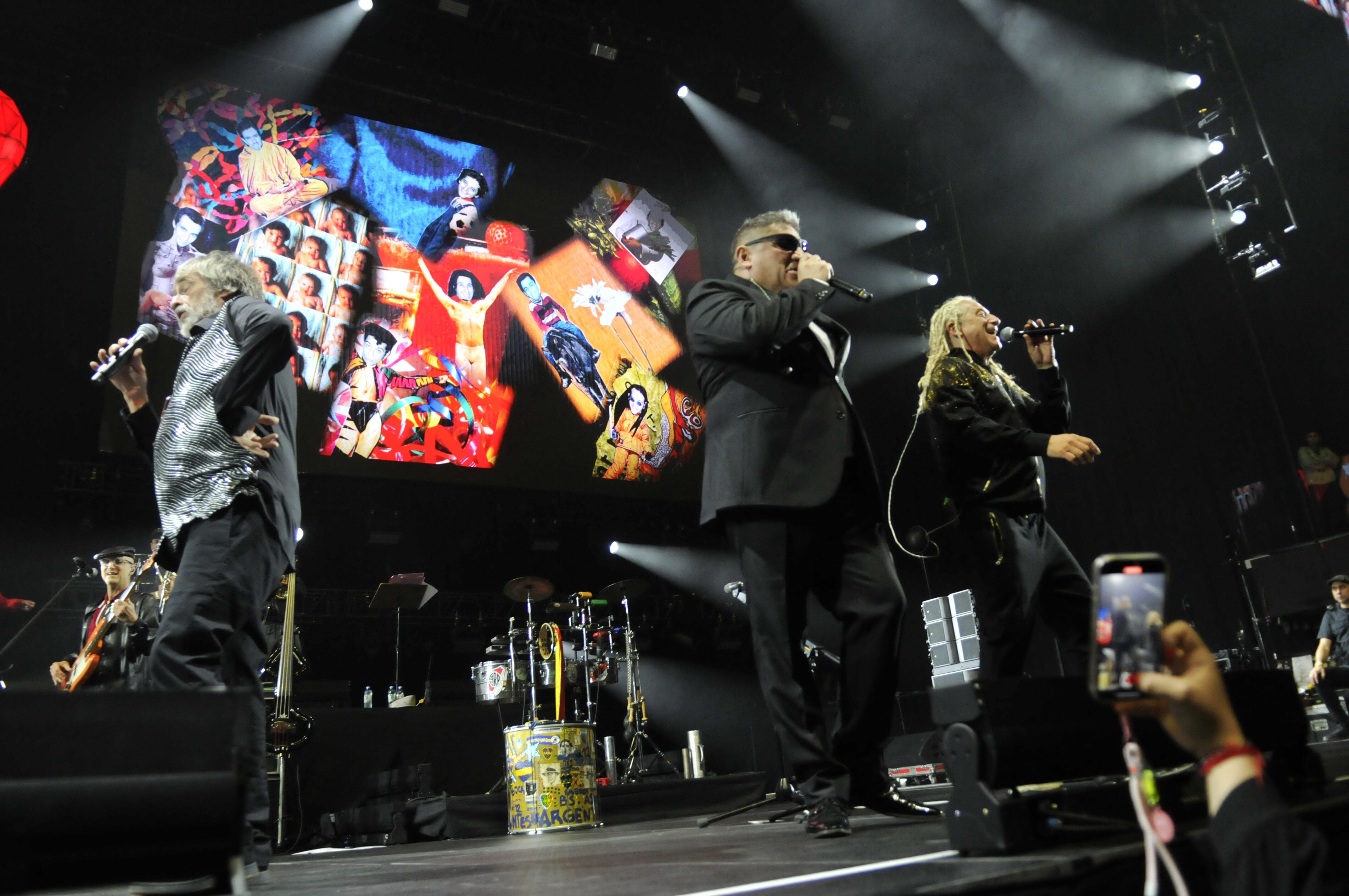 Los Decadentes en escena, una garantía de fiesta