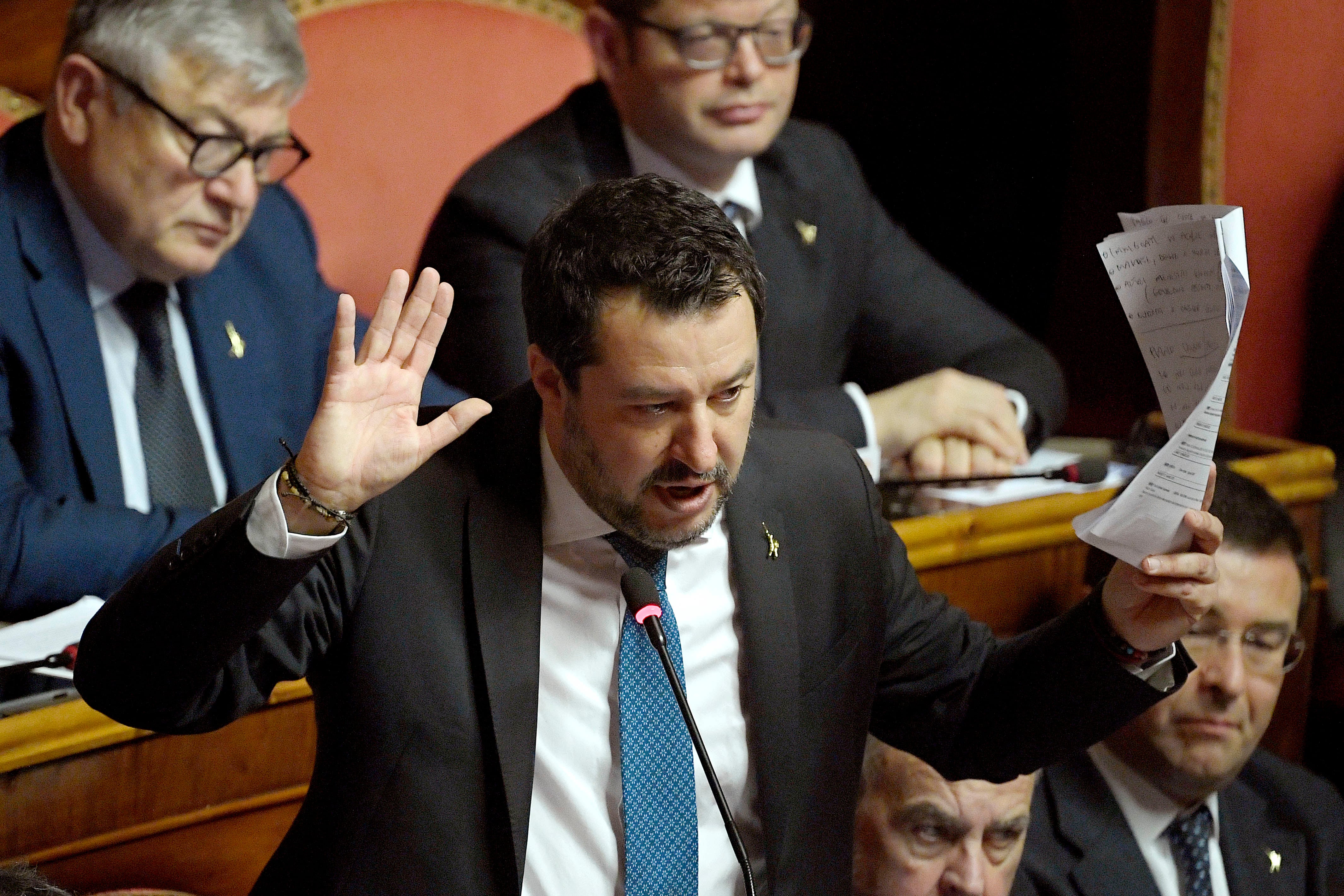 Salvini, acusado de secuestro por no permitir el desembarco de migrantes.