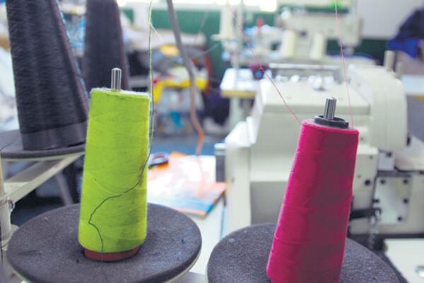 La importación y la retracción del mercado interno golpean la industria.