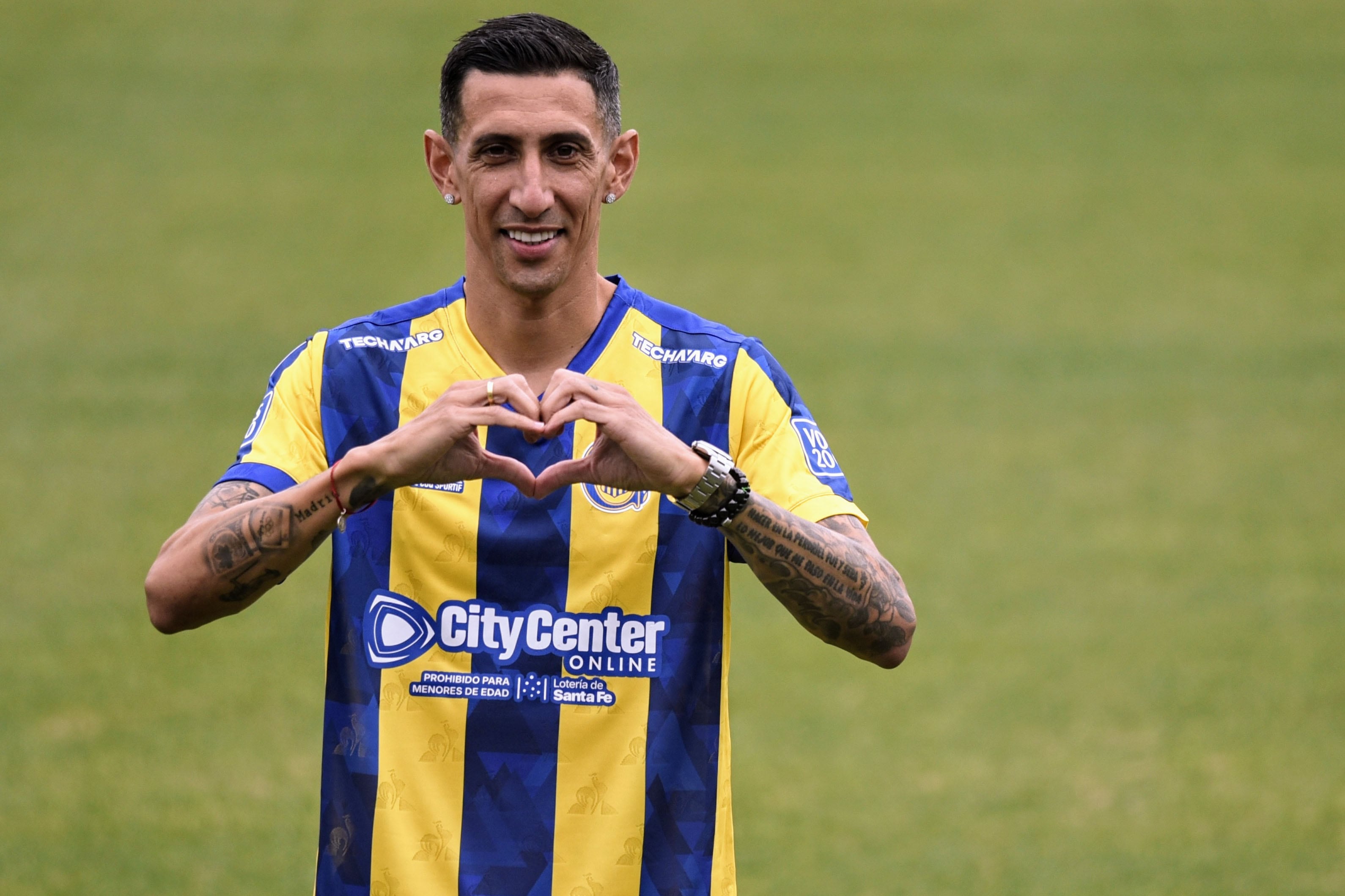 Di María posó con su clásico festejo en el Gigante de Arroyito.
