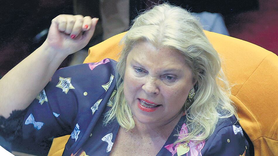 Elisa Carrió intenta blanquear escuchas ilegales que recibió “anónimamente”.