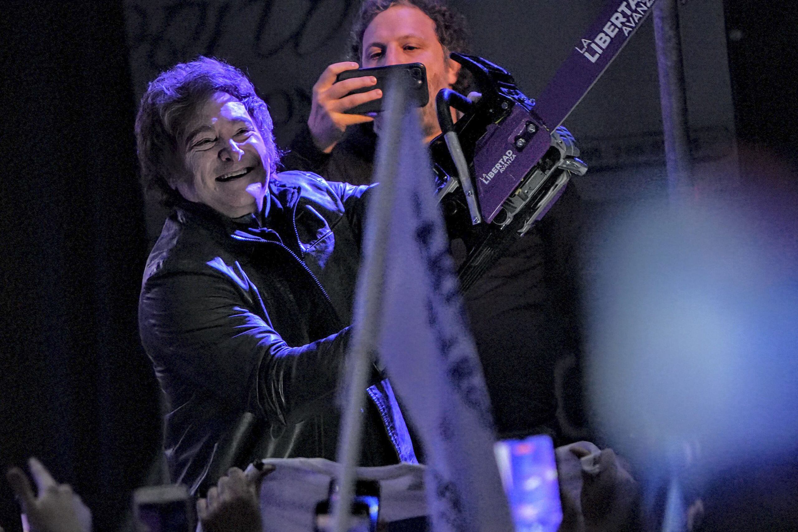 La aprobación de la gestión motosierra cae en las encuestas.