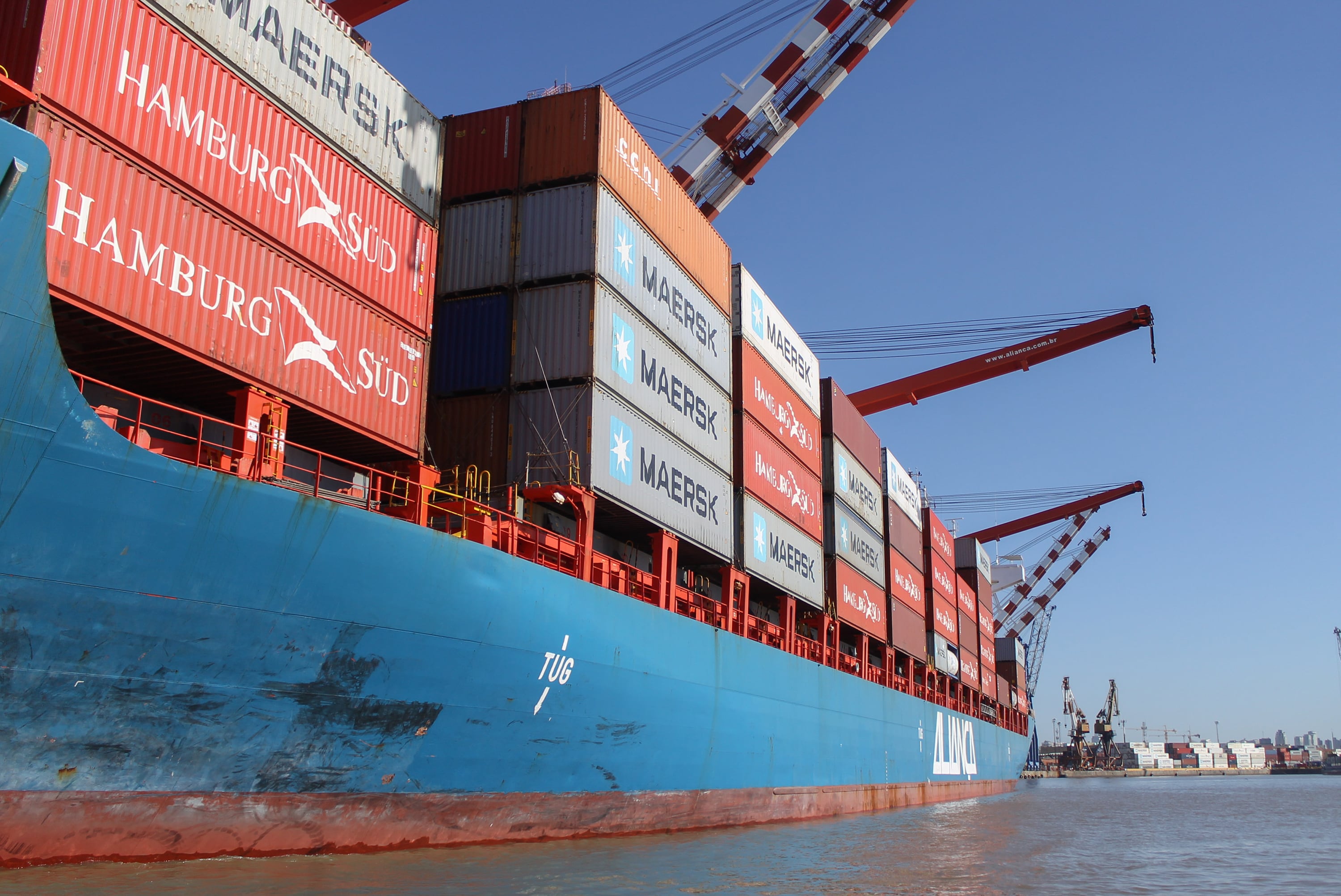 Comienza a complicarse el flujo de importación de insumos y no sólo para firmas locales