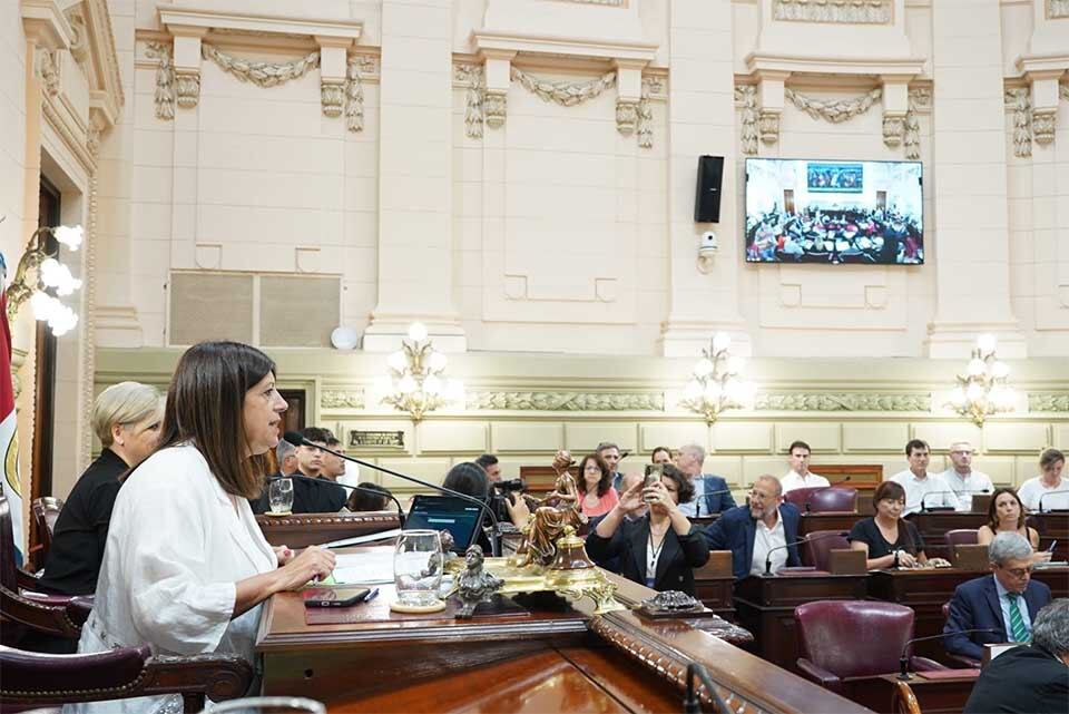 Clara García presidió la sesión de la Cámara baja.