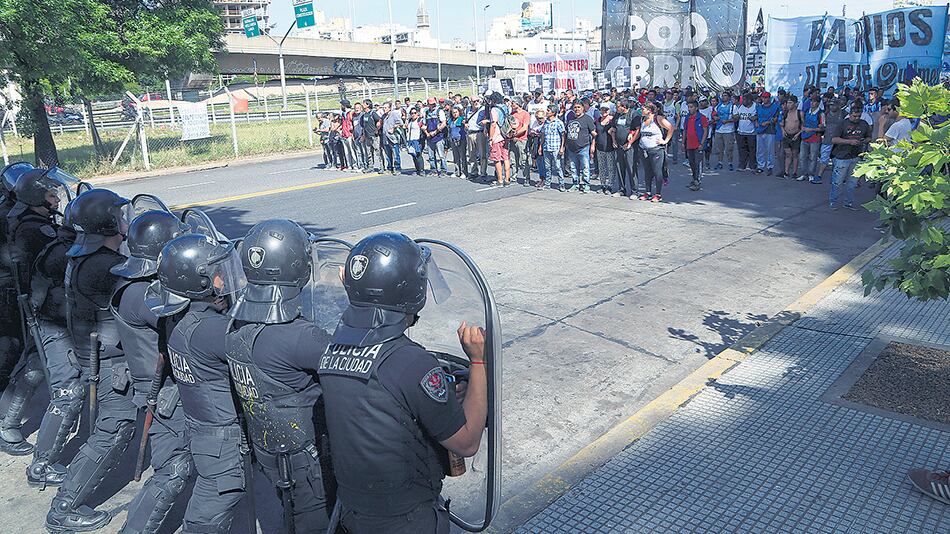 La semana pasada, la Policía de la Ciudad trató de impedir un acampe frente a Desarrollo Social.