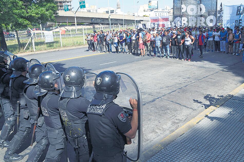 La semana pasada, la Policía de la Ciudad trató de impedir un acampe frente a Desarrollo Social.