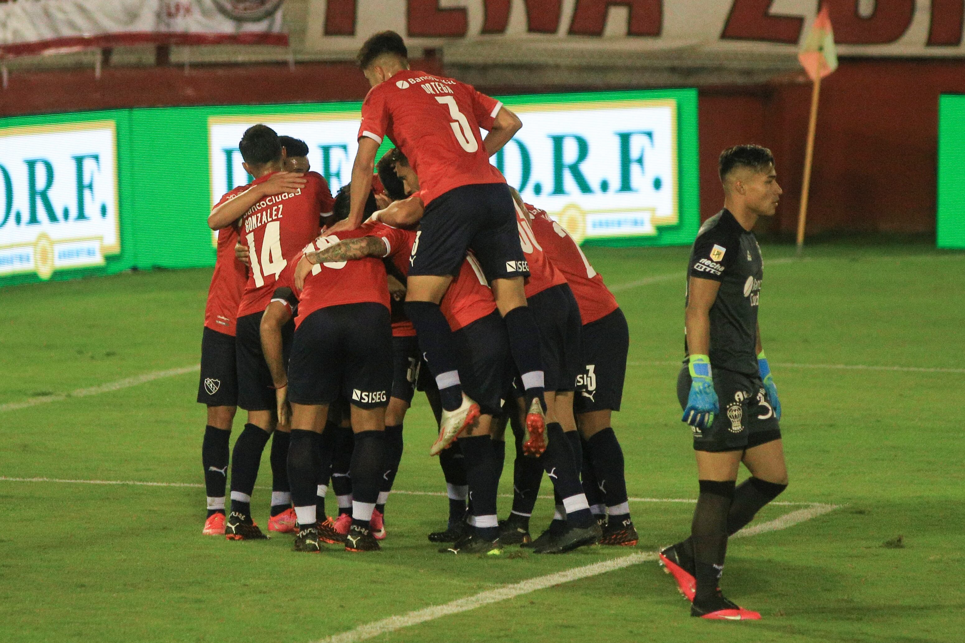 Celebración en montañita del Rojo para sufrimiento del pibe Meza