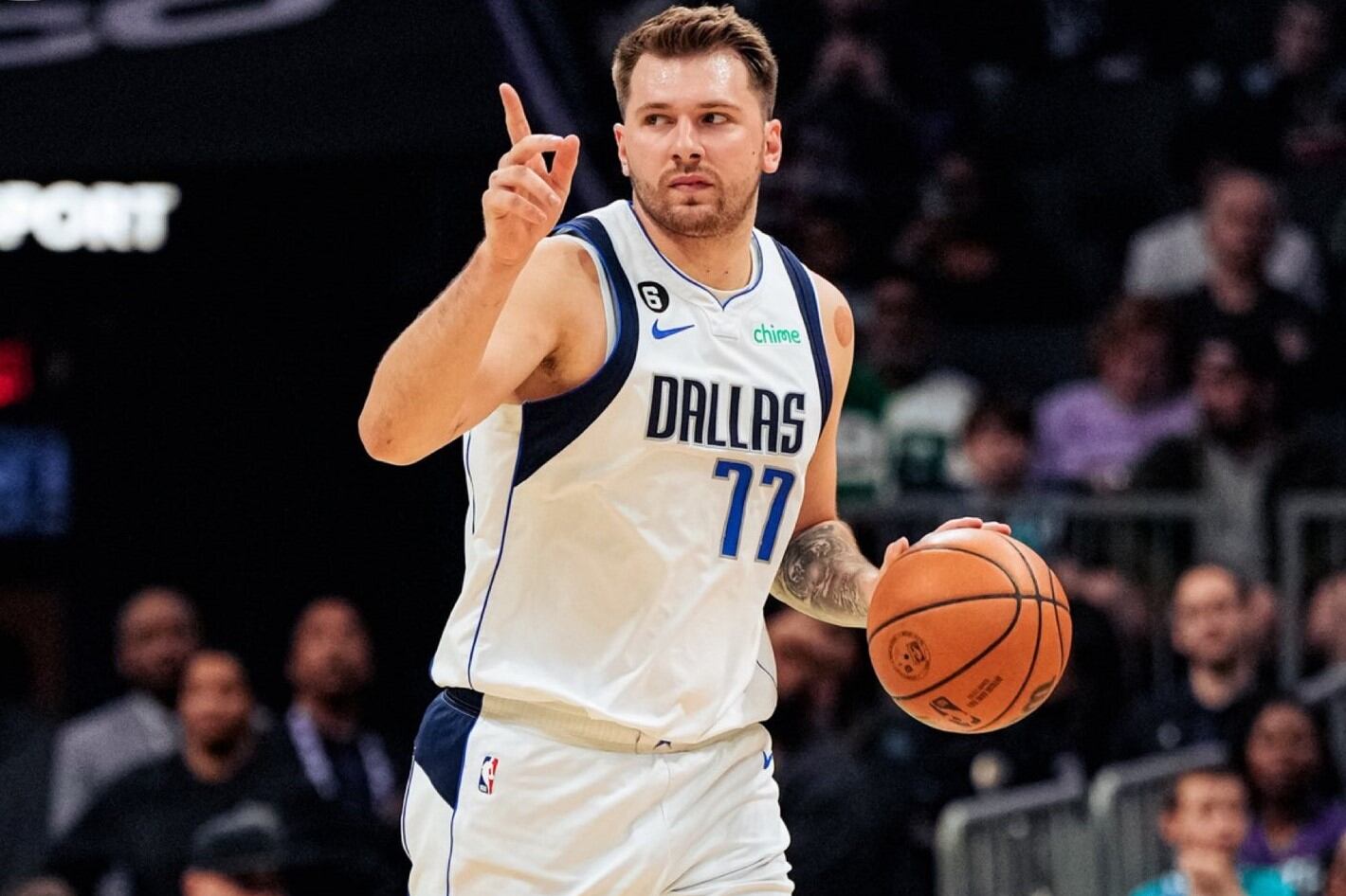 El base de los Mavericks, solidario con las víctimas de la masacre de Belgrado (Foto: @dallasmavs).