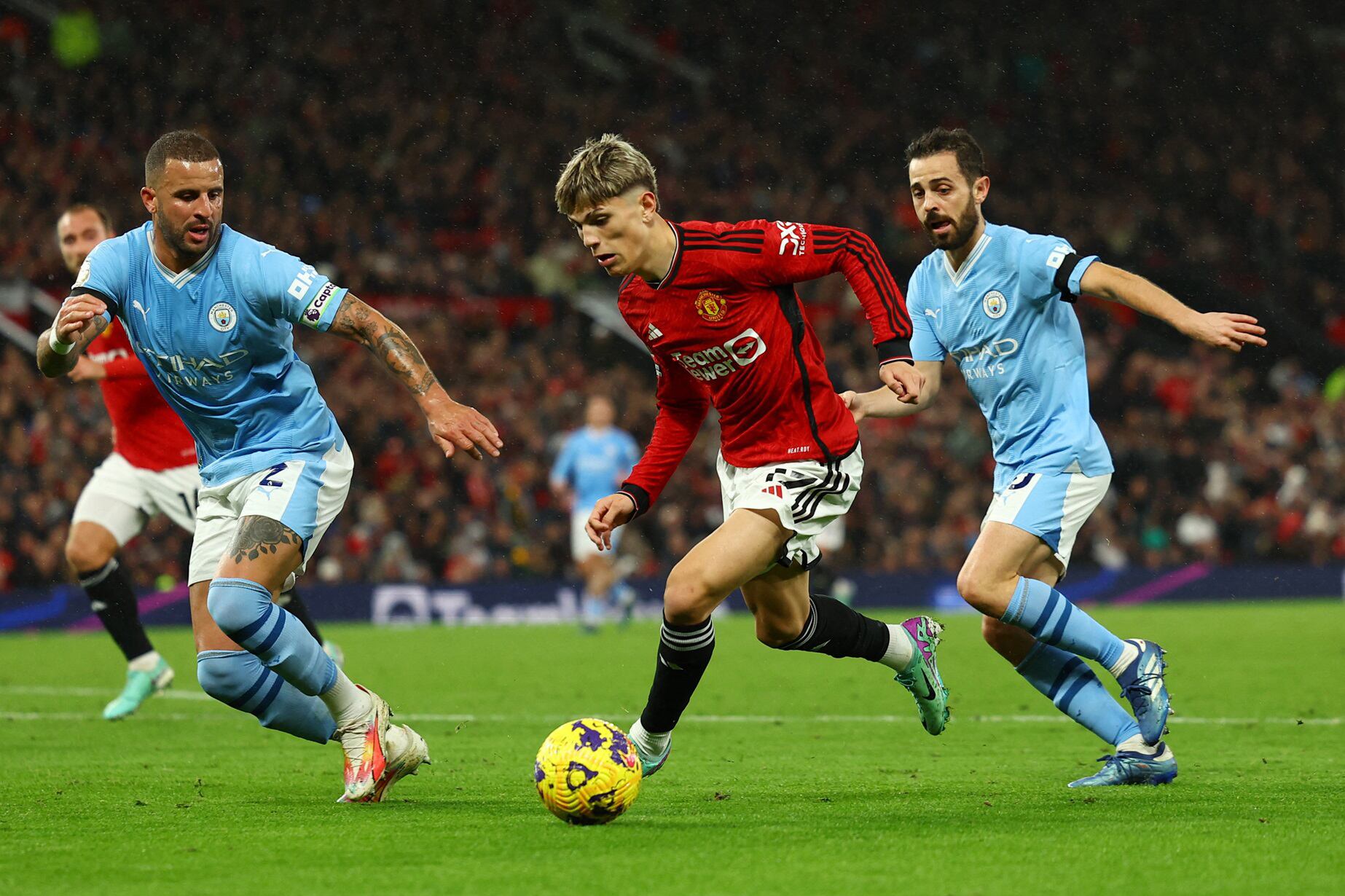 Garnacho en acción vs. el City. En esta Premier perdió 3-0 y 3-1 cuando se cruzaron.