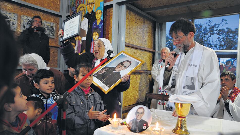 “Queremos una misa en la que reconozcan que los desaparecidos viven en otros que luchan”, dijo Hebe.