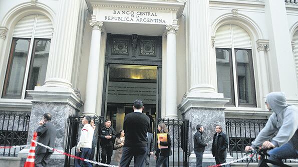 El stock de reservas finalizó la semana en 61.872 millones de dólares, luego de una pérdida de 1078 millones.