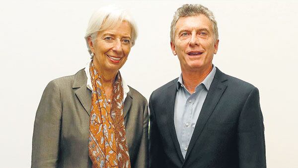 Mauricio Macri define el acuerdo que selló con Christine Lagarde, titular del FMI, para evitar una gran crisis.