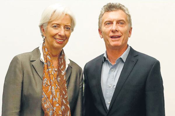 Mauricio Macri define el acuerdo que selló con Christine Lagarde, titular del FMI, para evitar una gran crisis.