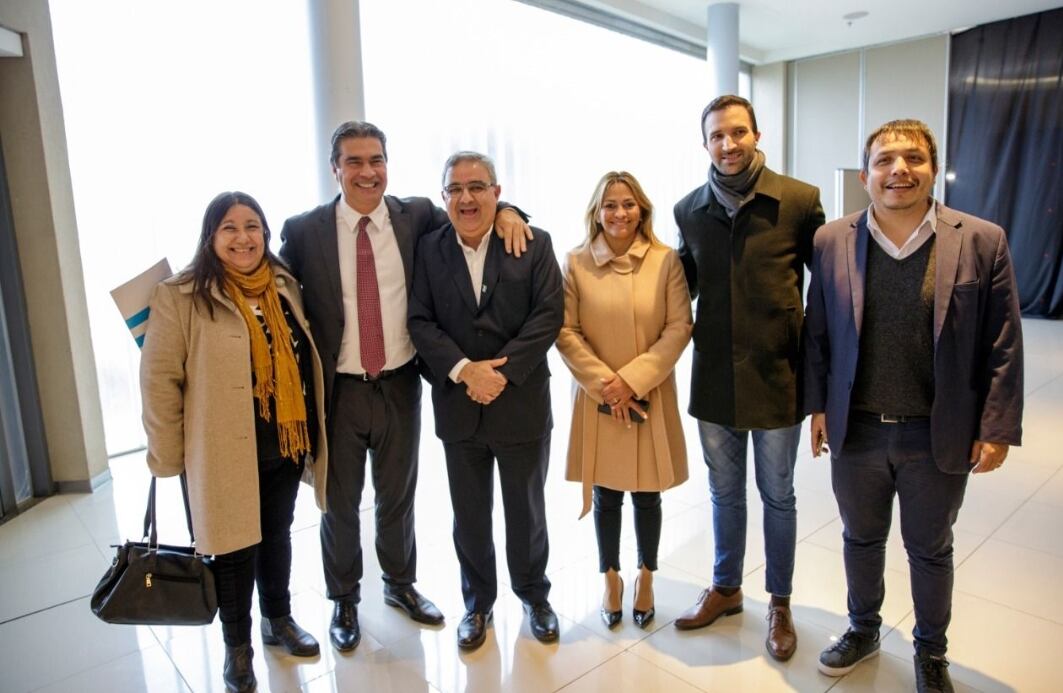 Jalil junto a Capitanich en Resistencia y la comitiva que lo acompañó.
