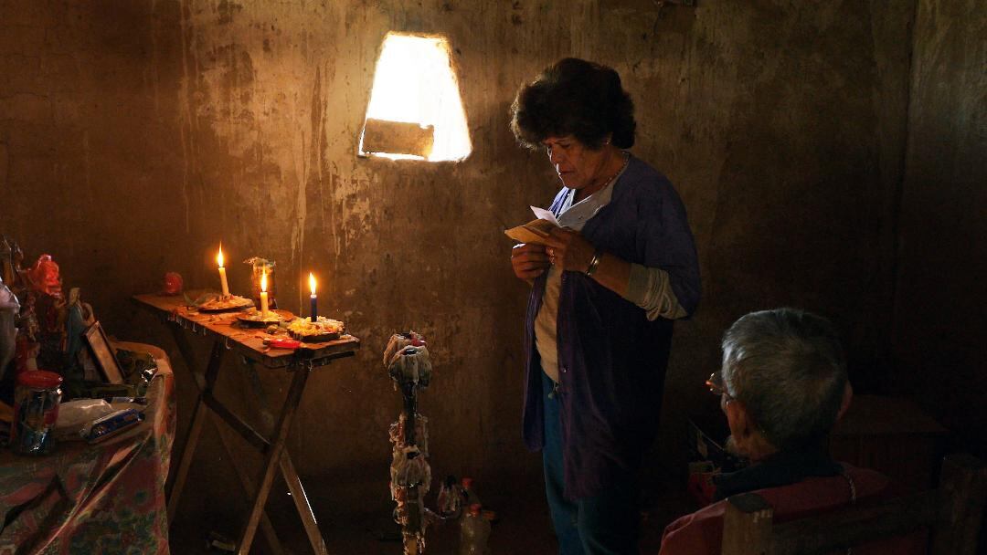En Tres Pozos conviven las costumbres criollas de antaño con la presencia creciente del evangelismo.