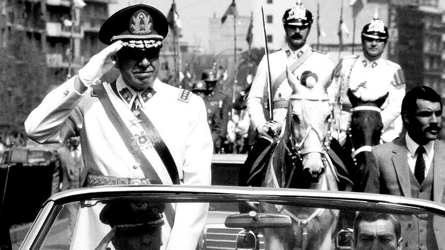Jair Bolsonaro salió al cruce de Michelle Bachelet y reivindicó la dictadura de Augusto Pinochet en Chile.