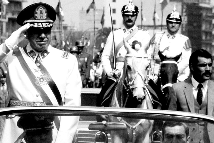 Jair Bolsonaro salió al cruce de Michelle Bachelet y reivindicó la dictadura de Augusto Pinochet en Chile.
