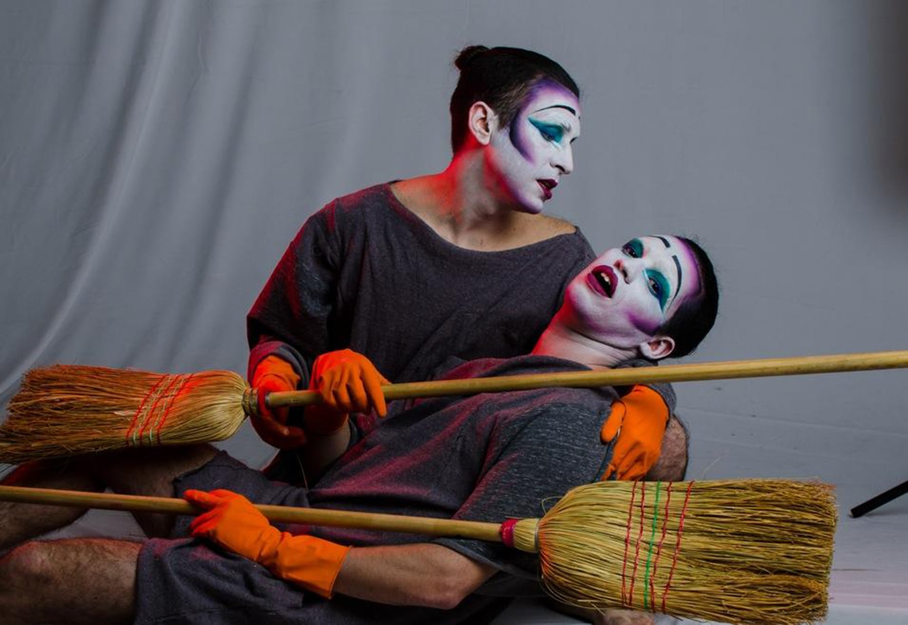 Grotescas, risibles y sombrías, las comepiedras.