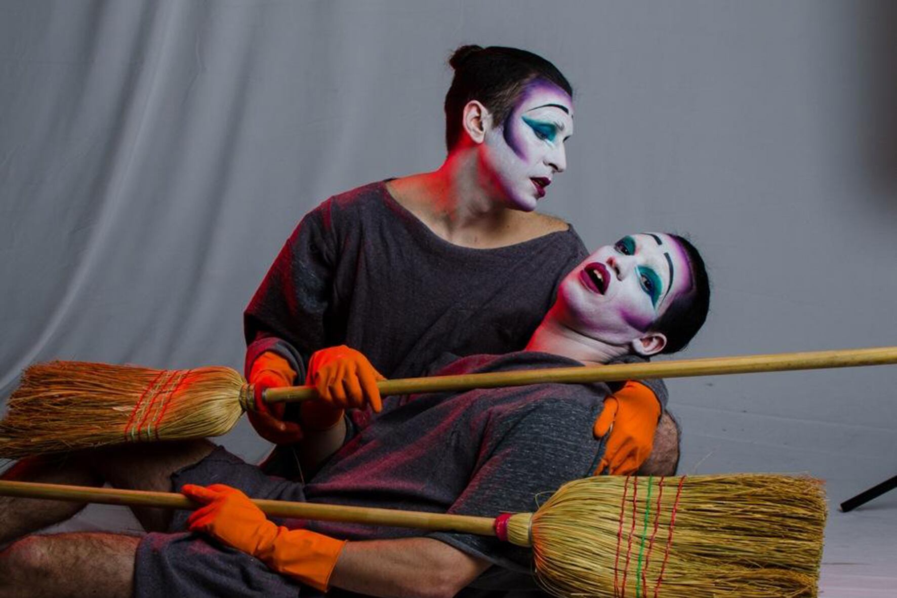 Grotescas, risibles y sombrías, las comepiedras.