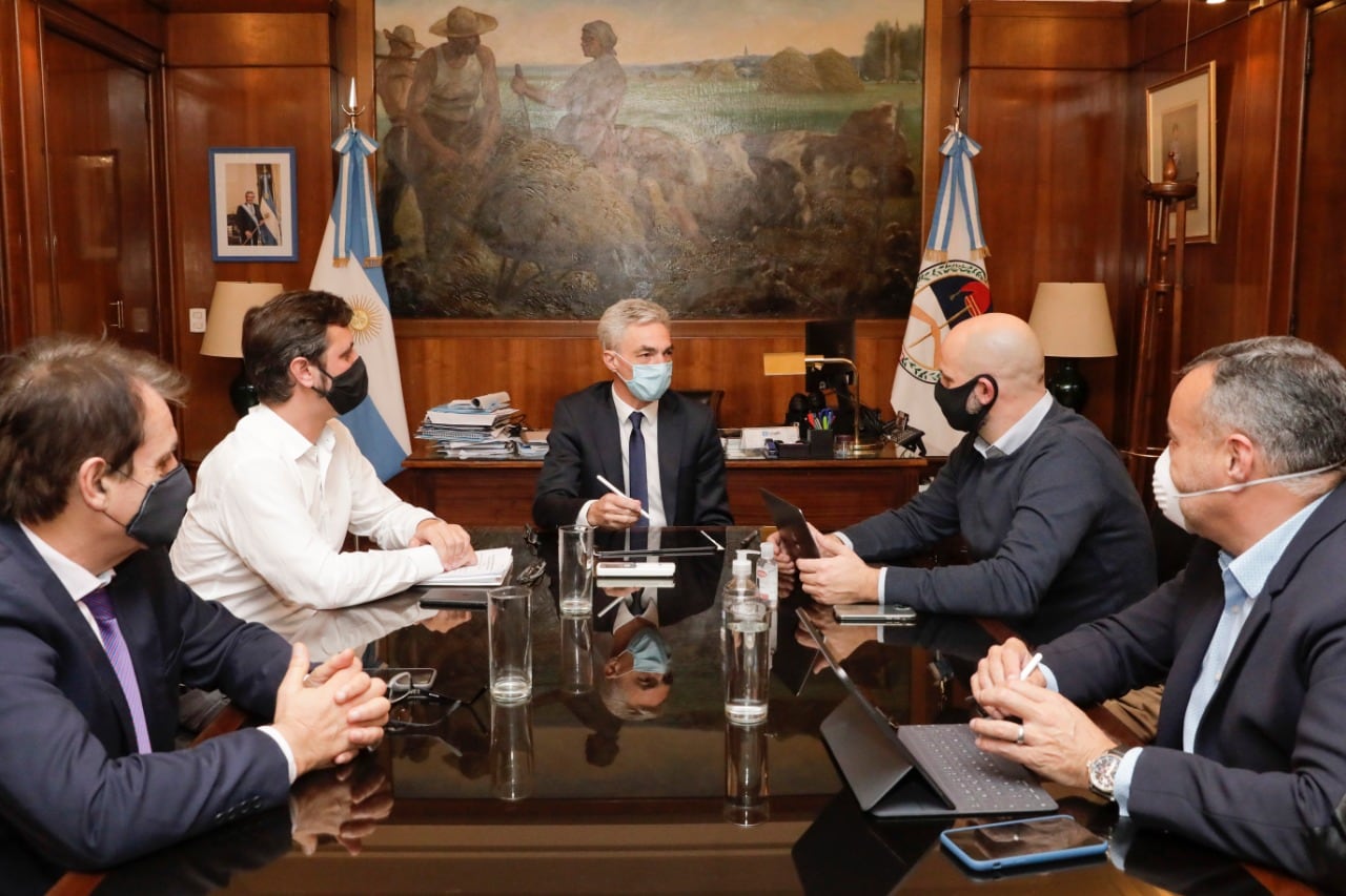 La reunión entre el ministro de Transporte de Nación, Mario Meoni; el secretario de Transporte de CABA, Juanjo Méndez, y el subsecretario de Transporte de Provincia, Alejo Supply.