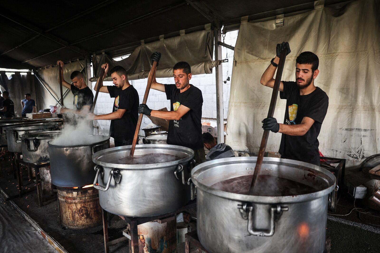 Olla popular en Rafah, Gaza, de la ONG  World Central Kitchen.