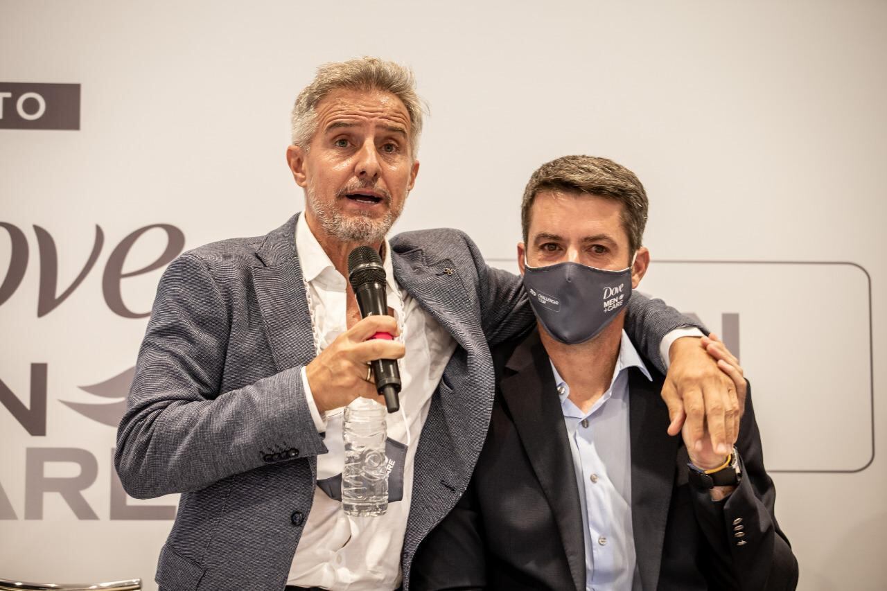 Horacio De la Peña junto a Agustín Calleri, durante la presentación.