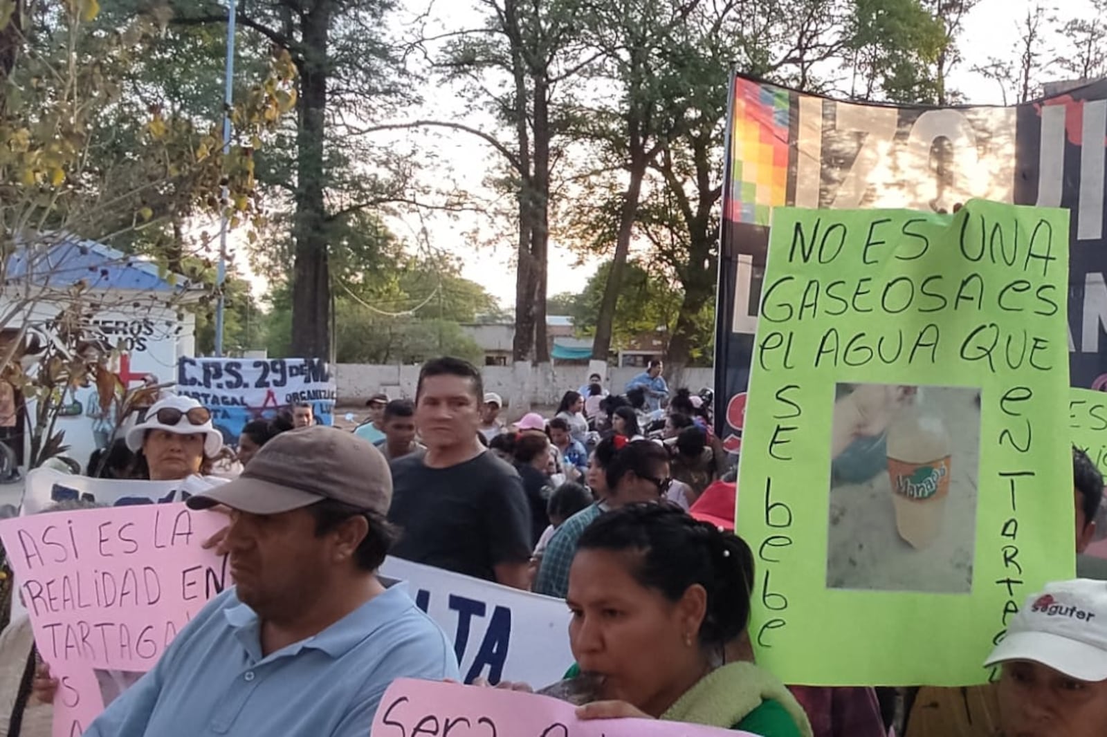 Manifestación en las puertas del Concejo Deliberante de Tartagal .