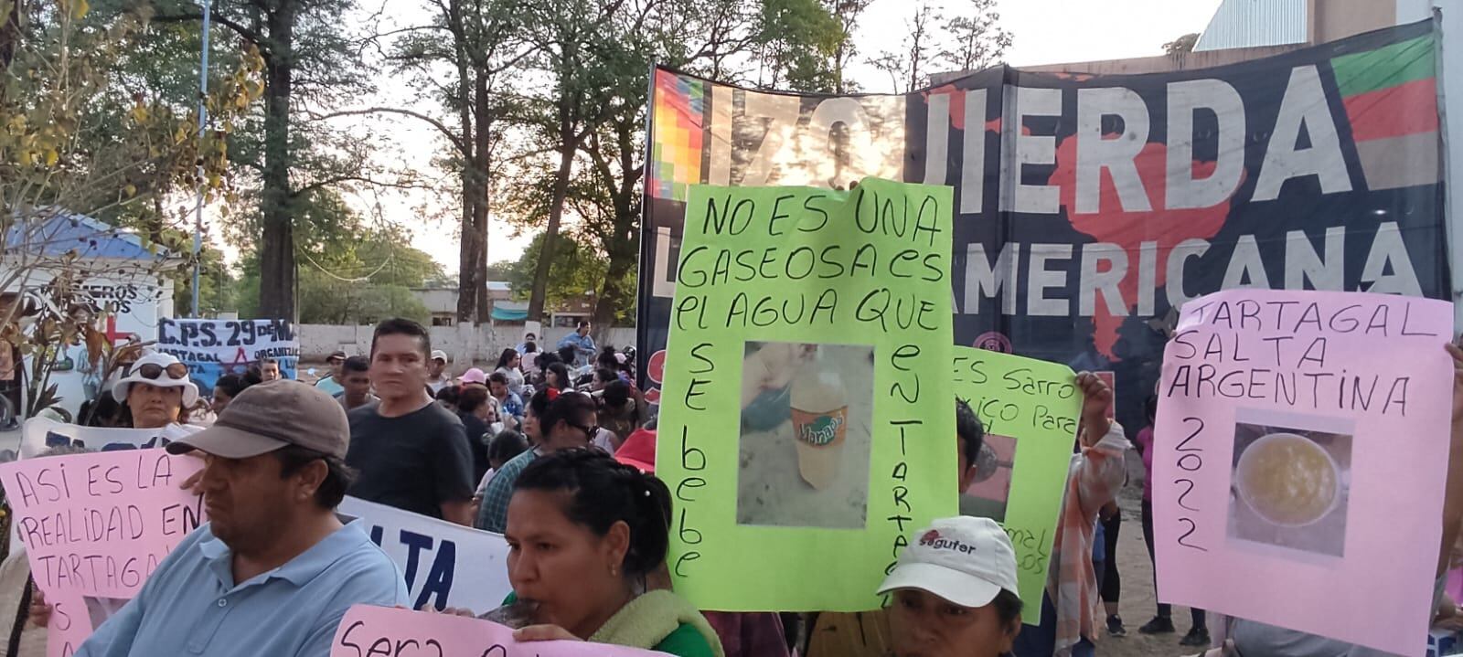 Manifestación en las puertas del Concejo Deliberante de Tartagal .