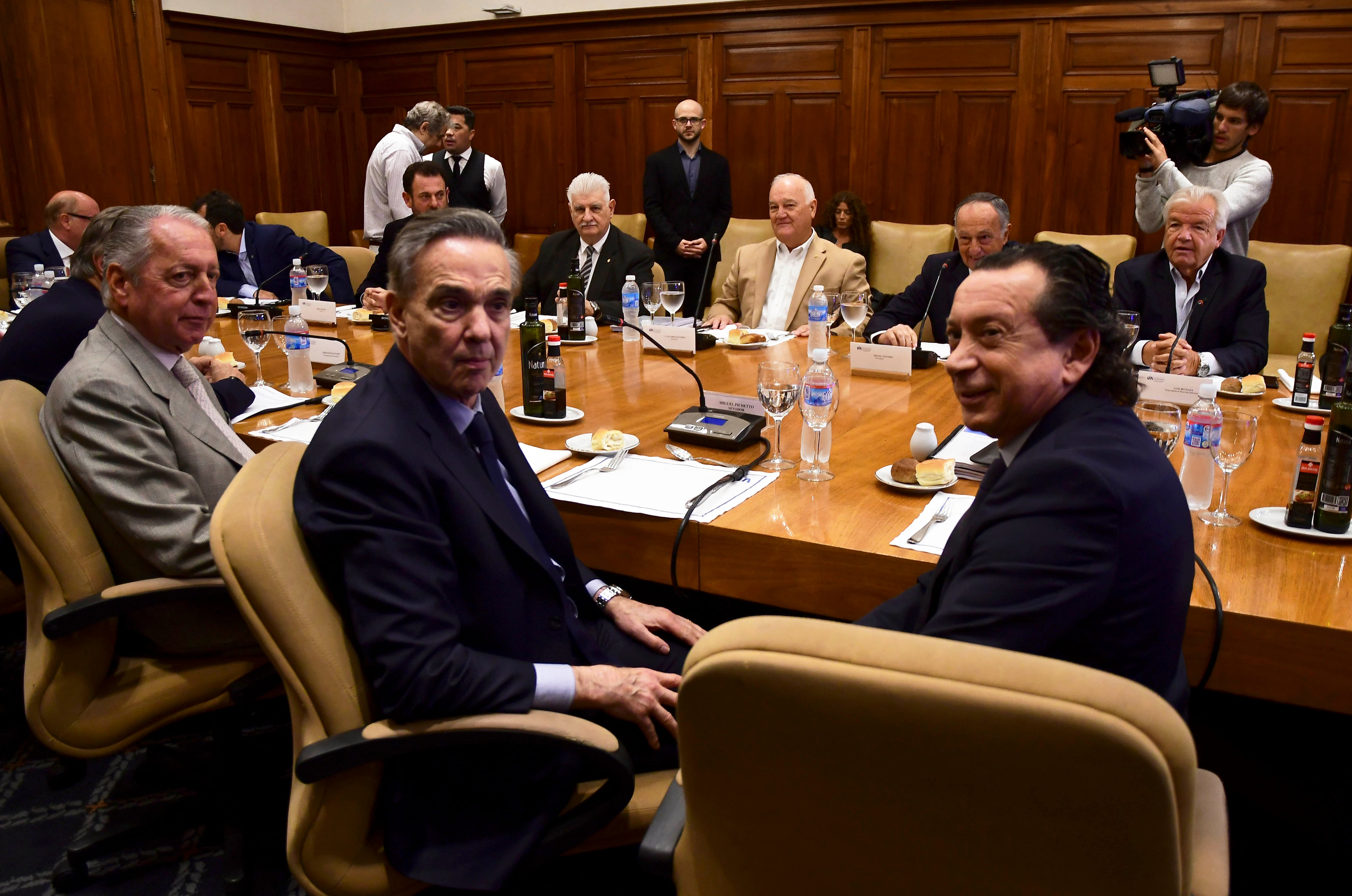 Pichetto y Sica en primer plano.