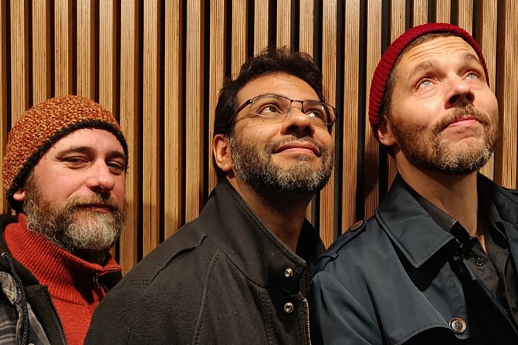 “Para nosotros el viaje tiene un sentido muy profundo", dice el trío.