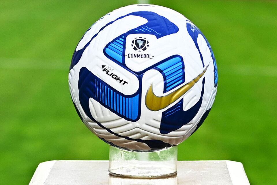 Pelota oficial de la Copa Libertadores y de la Sudamericana.
