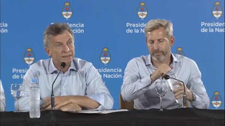 Macri junto a Rogelio Frigerio, en la conferencia de prensa en Gualeguaychú.