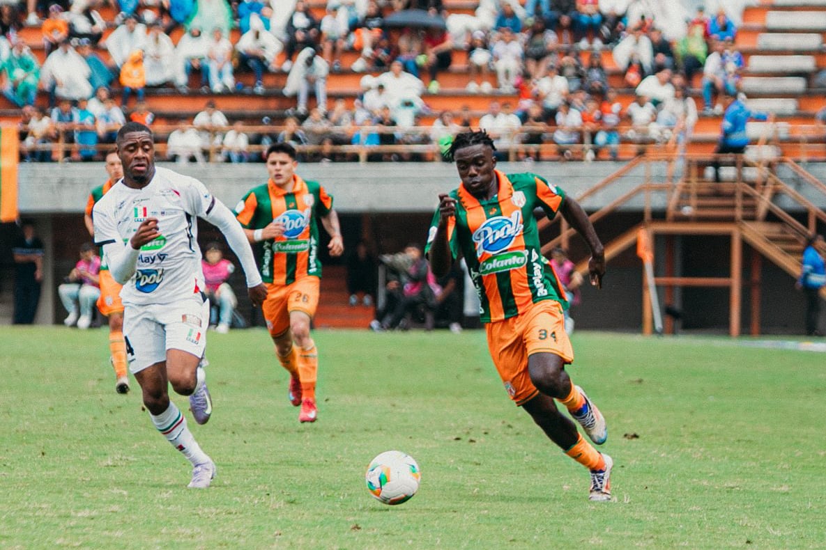 Luis Angel Díaz, pertenece al club colombiano Envigado.