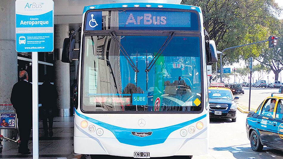 ArBus había sido lanzada en agosto de 2014 como una alternativa pública para mejorar la conectividad entre Ezeiza y Aeroparque.