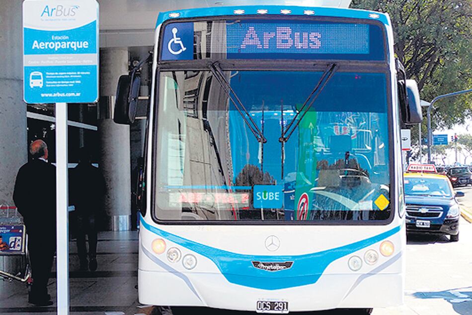 ArBus había sido lanzada en agosto de 2014 como una alternativa pública para mejorar la conectividad entre Ezeiza y Aeroparque.