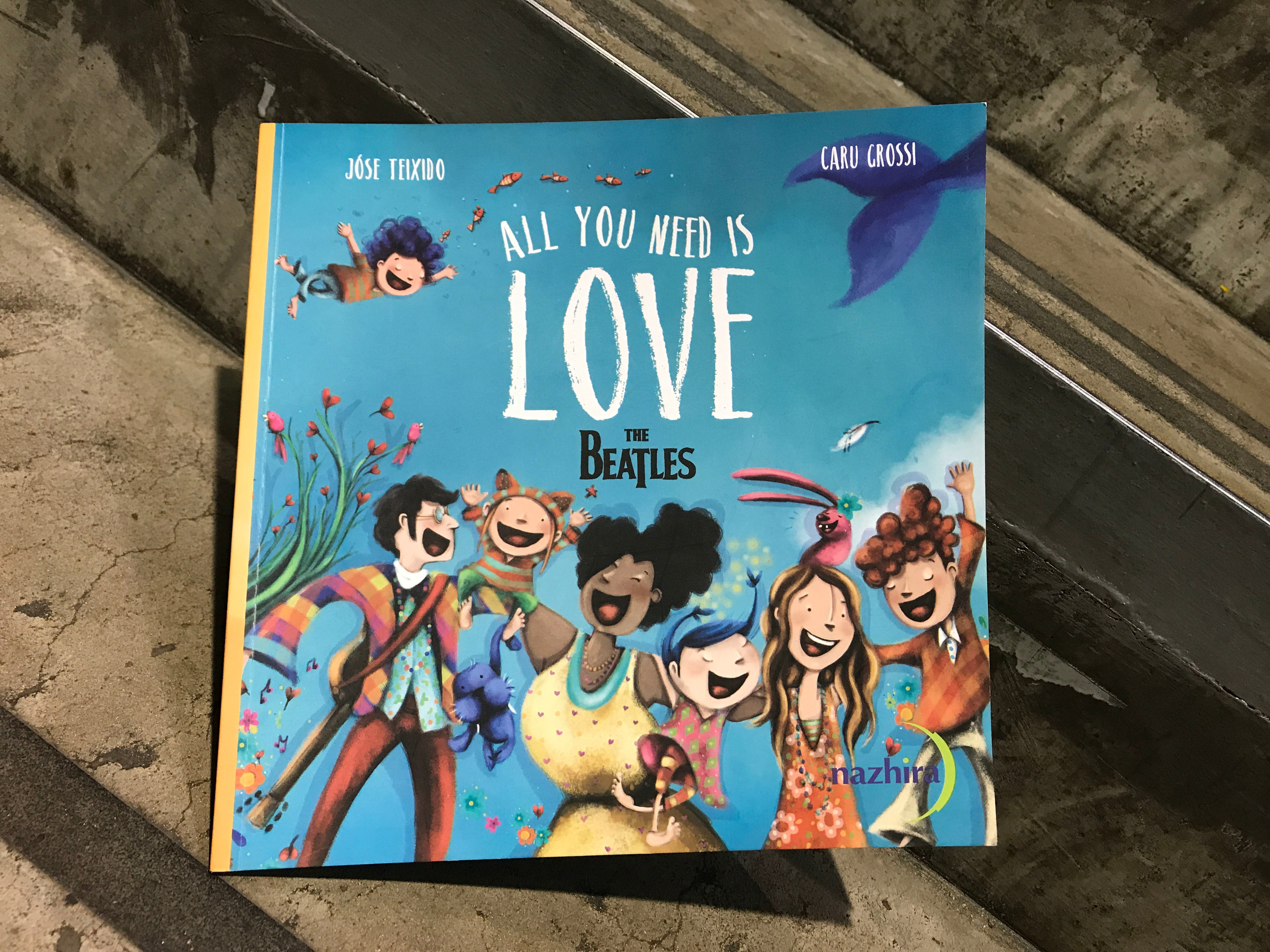 El libro álbum de Nazhira tiene un colorido despliegue.