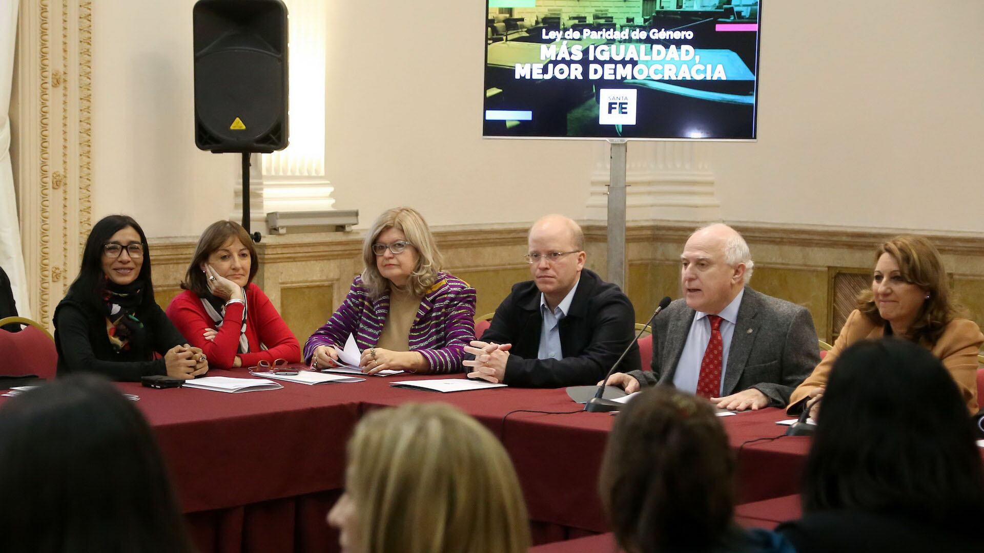 Lifschitz hizo el anuncio con la intendenta Fein, funcionarias y candidatas mujeres.